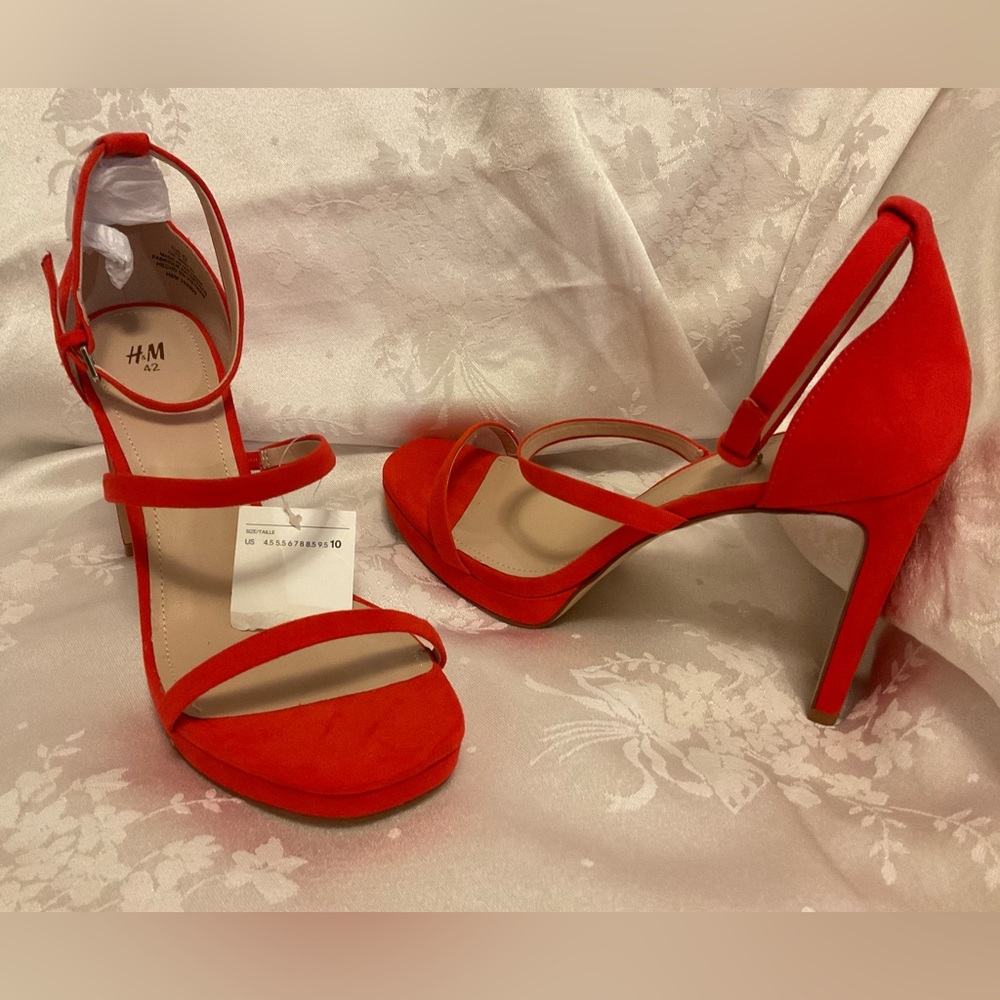 Brand New Peach H & M Platform Stilettos Size 42/US 10!